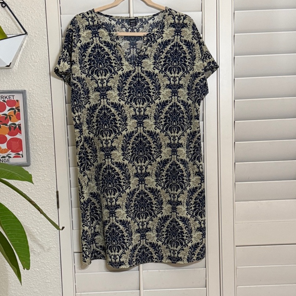 SHEIN Navy and Beige Patterned Top